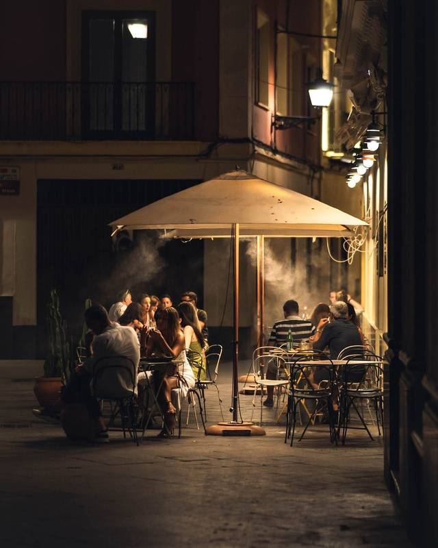 Restaurantterrasse am Abend